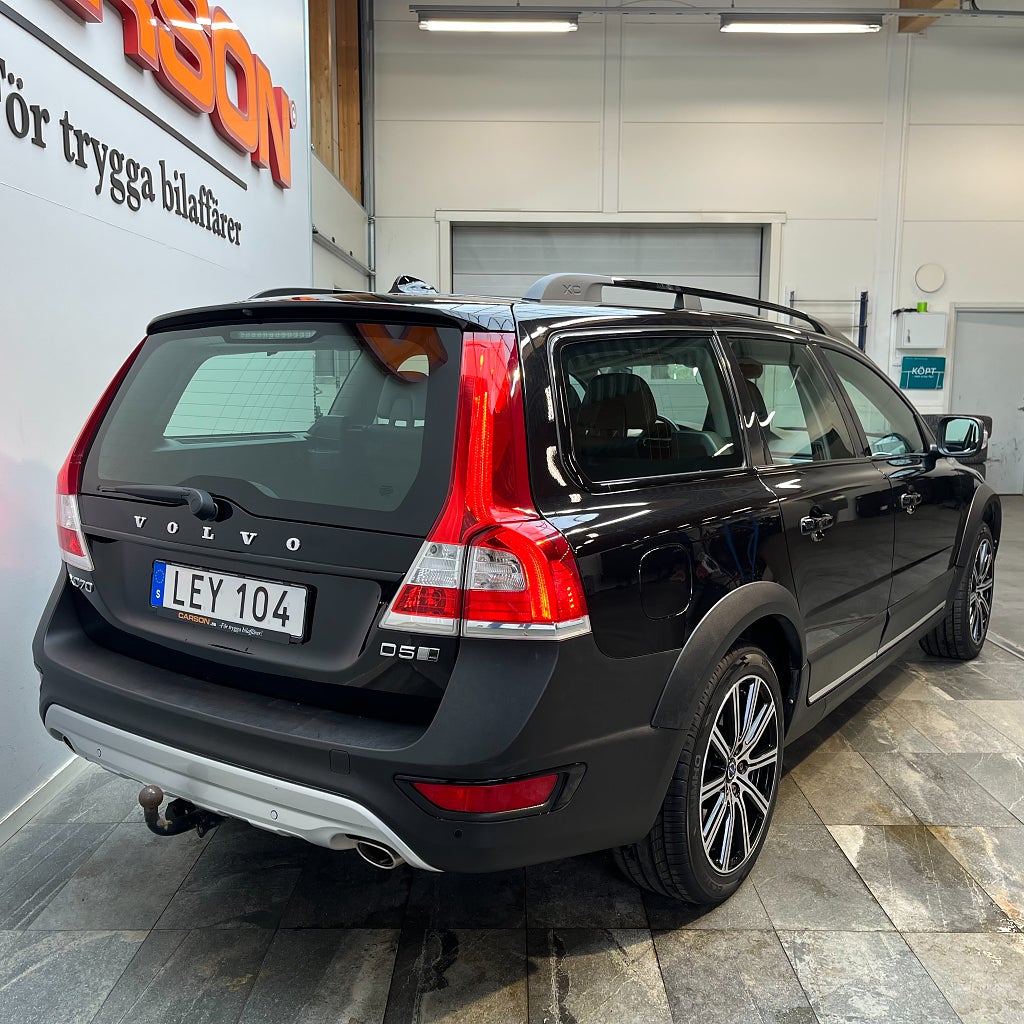 Volvo XC70 D5 AWD Dynamic Edition Glastaklucka Navi Värmare Drag