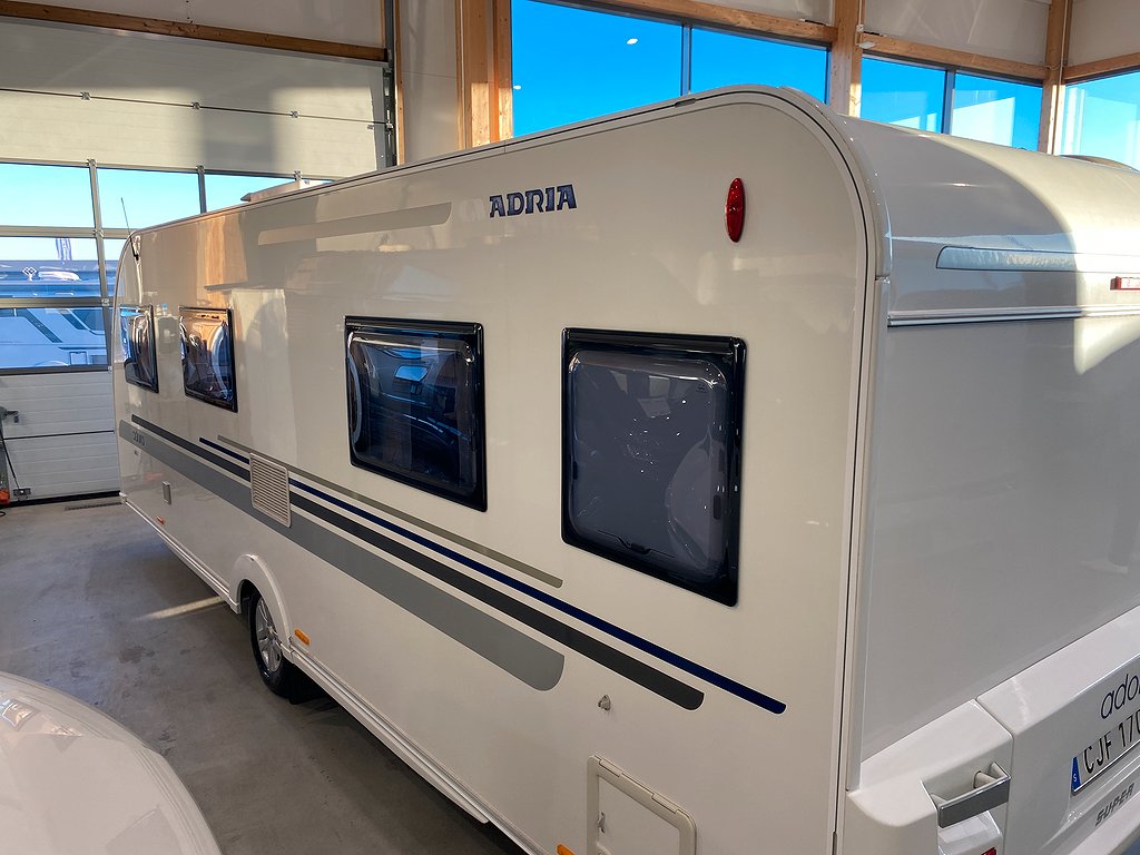 Adria Adora 643 UT / Förtält / ALDE / AC / Bäddskåp - Adria