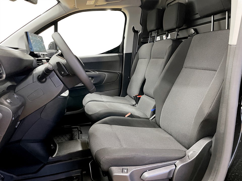 Bild på Peugeot Partner PLUS *EXTRA UTRUSTAD* 130hk AT8 L2 - EDITION! SAVTAL & VHJUL