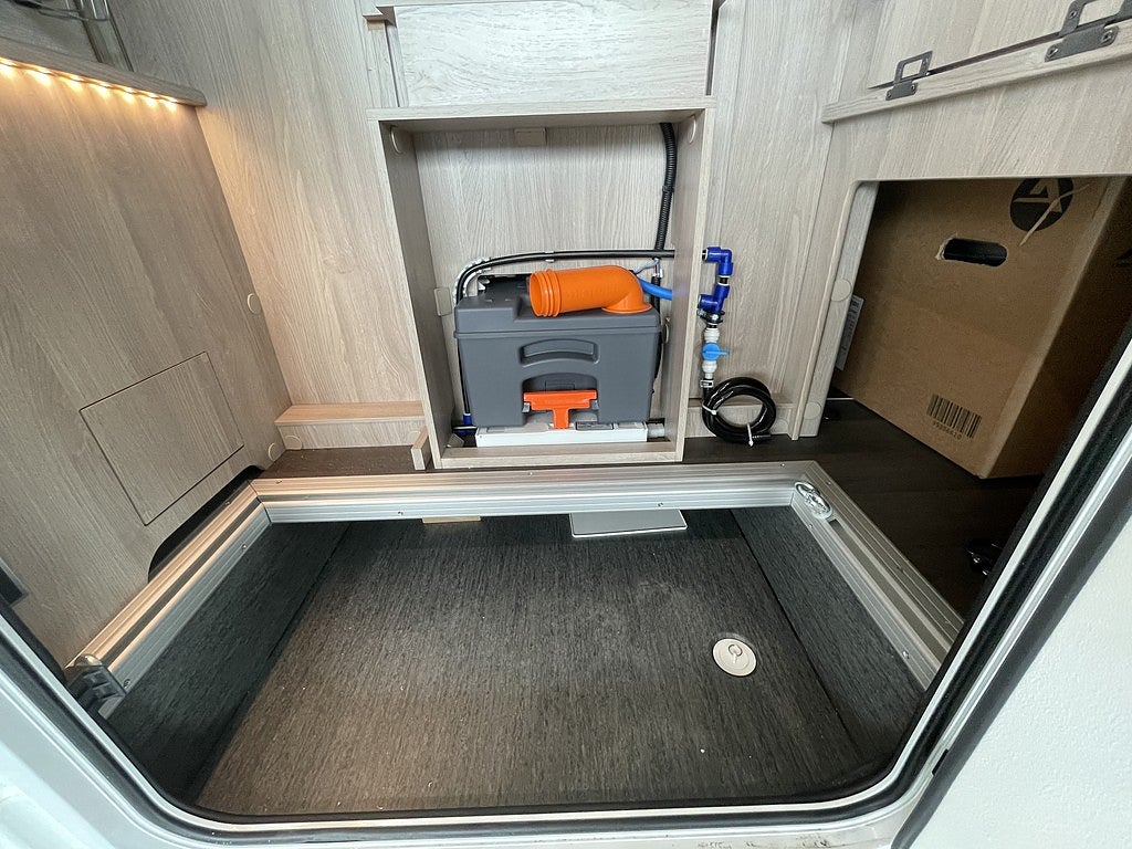 Kabe Classic 740 T / ALDE / Aut 180hk / 4400kg / Ugn / Badrum bak /  - Kabe