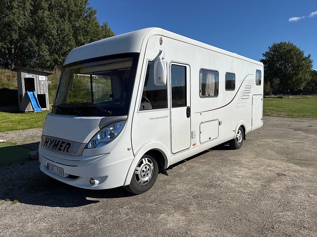 Hymer B 678 3.0 MJT Långbäddar Hydauliska Stödben Helintegrerad