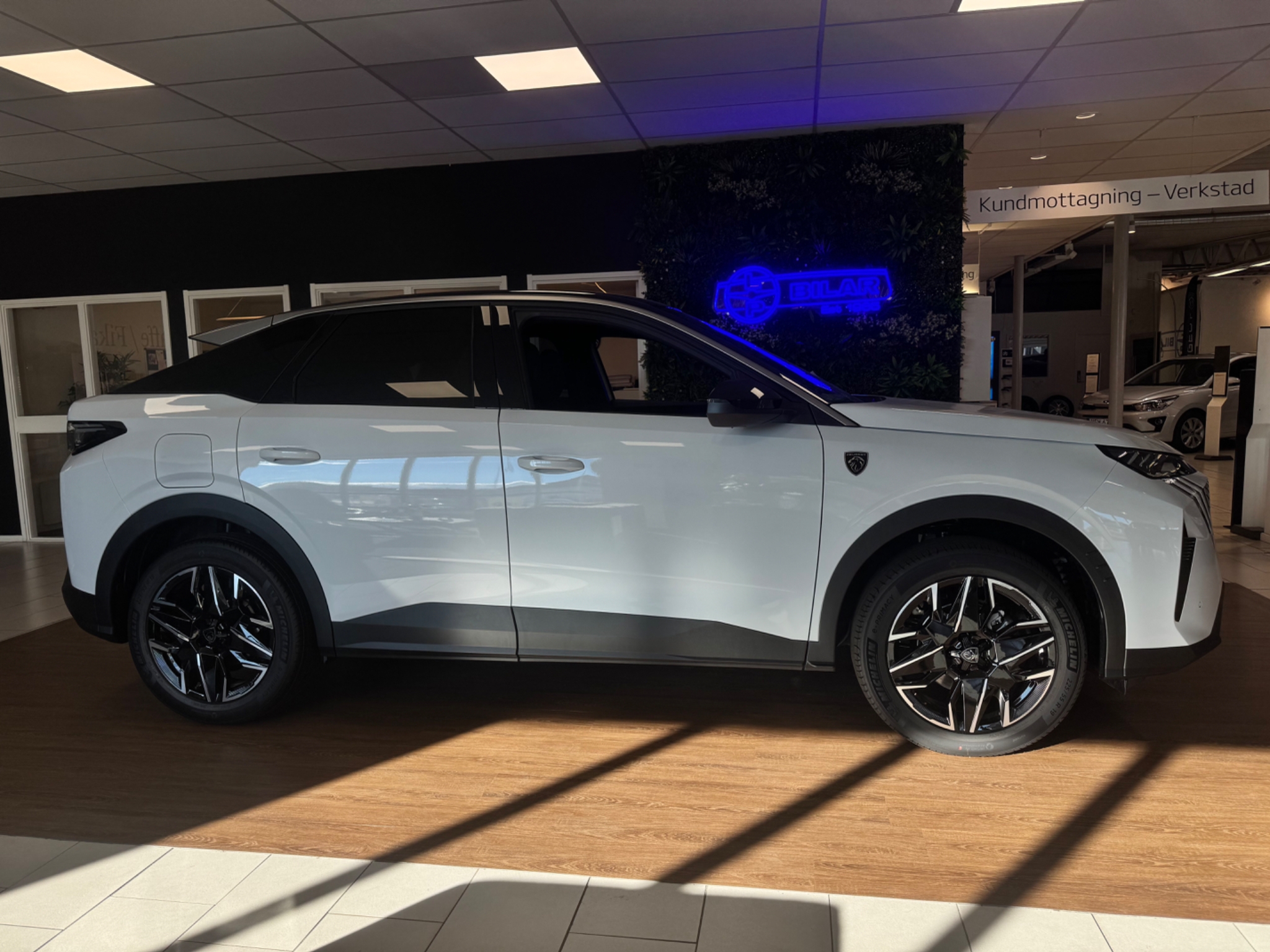 Peugeot e-3008 73kWh - 214hk 2026, kuva 2/32